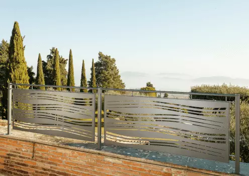Sichtschutzgeländer Arno in pulverbeschichteter Ausführung